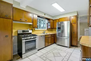 65 Merrison St, Teaneck Township, NJ 07666 - Photo 14