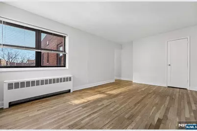 2329 Hudson Terrace E9 #E9, Fort Lee, NJ 07024 - Photo 8