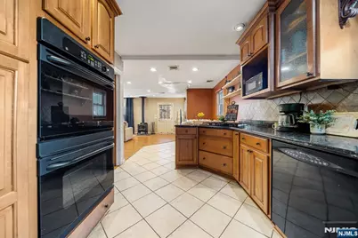 81 Vreeland Avenue, Midland Park, NJ 07432 - Photo 10