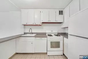 2200 Central Road 3U, Fort Lee, NJ 07024 - Photo 10