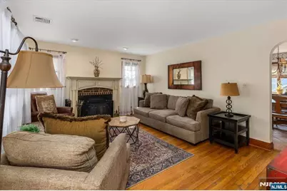 618 3rd Avenue, Lyndhurst Township, NJ 07071 - Photo 6