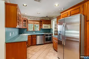 618 3rd Ave, Lyndhurst Township, NJ 07071 - Photo 10