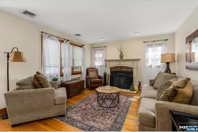 618 3rd Avenue, Lyndhurst Township, NJ 07071 - Photo 4