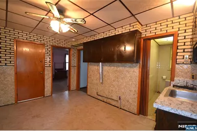 10 Lake Avenue, Clifton, NJ 07011 - Photo 10