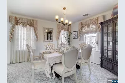 569 Monroe Place, Ridgefield, NJ 07657 - Photo 8