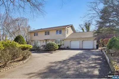 7 Royal Park Terrace, Hillsdale, NJ 07642 - Photo 2