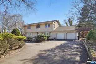 7 Royal Park Terrace, Hillsdale, NJ 07642 - Photo 2