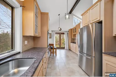 37 Berkshire Road, Woodcliff Lake, NJ 07677 - Photo 8