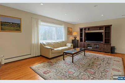 81 Queen Court, Hillsdale, NJ 07642 - Photo 8