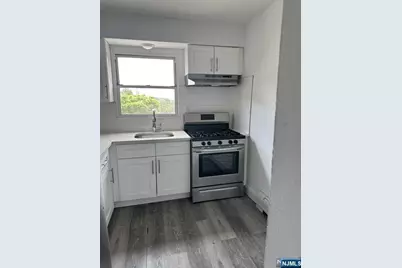 570 Fairview Avenue 14 #14, Fairview, NJ 07022 - Photo 4