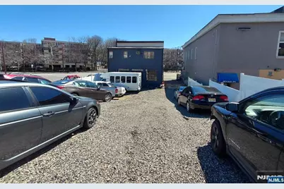 830 River Road, Edgewater, NJ 07020 - Photo 2