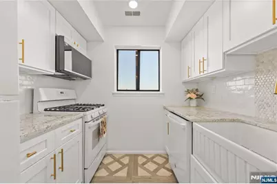 114 Pennington Avenue T #T, Passaic, NJ 07055 - Photo 4