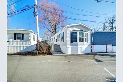 17 E 6th Street, Moonachie, NJ 07074 - Photo 2