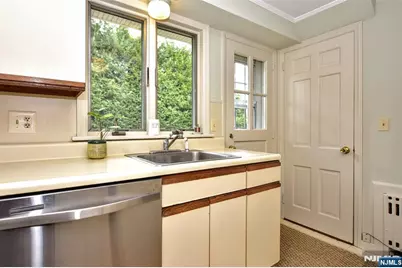 314 Canterbury Drive, Ramsey, NJ 07446 - Photo 10