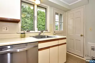 314 Canterbury Dr, Ramsey, NJ 07446 - Photo 10