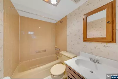 366 Valley View Avenue, Paramus, NJ 07652 - Photo 40