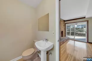 366 Valley View Ave, Paramus, NJ 07652 - Photo 16