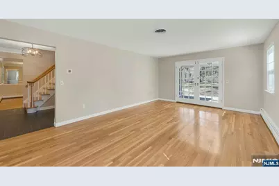 366 Valley View Avenue, Paramus, NJ 07652 - Photo 8