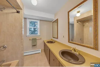 366 Valley View Avenue, Paramus, NJ 07652 - Photo 36