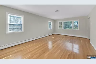 366 Valley View Avenue, Paramus, NJ 07652 - Photo 10