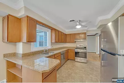 366 Valley View Avenue, Paramus, NJ 07652 - Photo 20