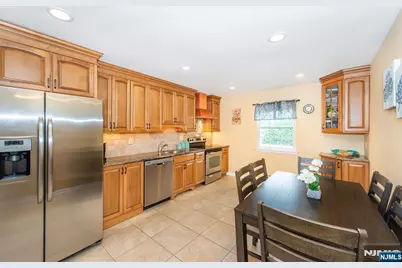580 Bloomfield 11B #11B, West Caldwell, NJ 07006 - Photo 2