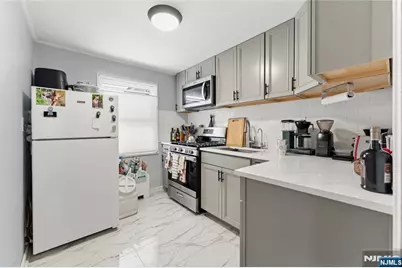 70 Hastings A #A, Rutherford, NJ 07070 - Photo 6