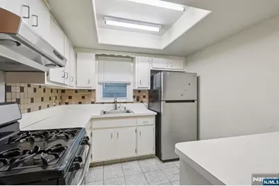 6107 Palisade Avenue, West New York, NJ 07093 - Photo 18