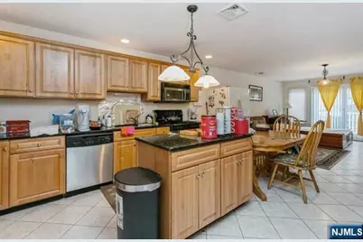 341B E Columbia B #B, Palisades Park, NJ 07650 - Photo 2