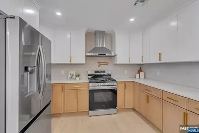 6 Clinton Place, Woodcliff Lake, NJ 07677 - Photo 8