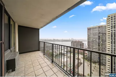 300 Winston, Cliffside Park, NJ 07010 - Photo 14