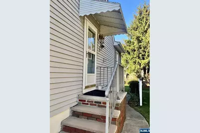 689 Linden Avenue, Ridgefield, NJ 07657 - Photo 2