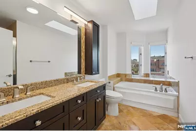 316 Thornton Court T316 #T316, Edgewater, NJ 07020 - Photo 32