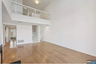 316 Thornton Court T316 #T316, Edgewater, NJ 07020 - Photo 8