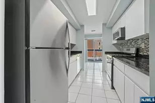 405 Williams Ct 405, Edgewater, NJ 07020 - Photo 8