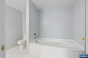 405 Williams Ct 405, Edgewater, NJ 07020 - Photo 18