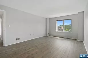 405 Williams Ct 405, Edgewater, NJ 07020 - Photo 14