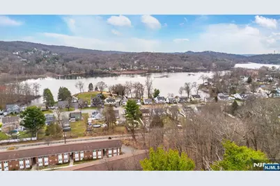 100 Pierson Miller E-9 #E-9, Pompton Lakes, NJ 07442 - Photo 22