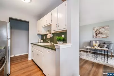 100 Pierson Miller E-9 #E-9, Pompton Lakes, NJ 07442 - Photo 16