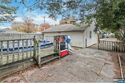 366 E Spring Valley Road, Paramus, NJ 07652 - Photo 22