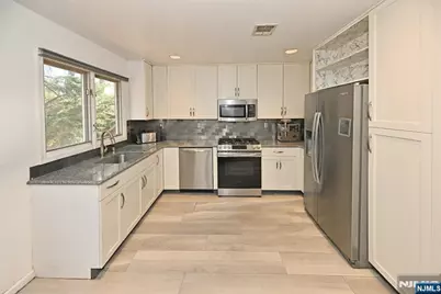 64 Lakeview Drive, Old Tappan, NJ 07675 - Photo 8