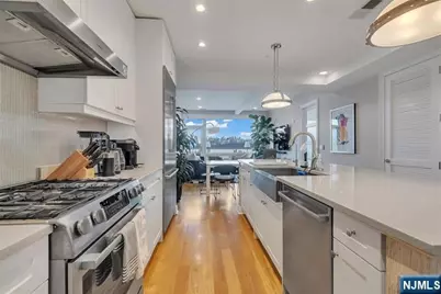 9 Somerset Lane 617 #617, Edgewater, NJ 07020 - Photo 2