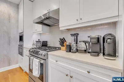 9 Somerset Lane 617 #617, Edgewater, NJ 07020 - Photo 4