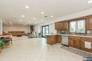 3 Hampton Dr, Fairfield, NJ 07004 - Photo 8