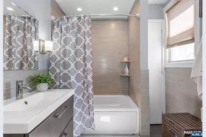 204 Hayward Place, Wallington, NJ 07057 - Photo 24