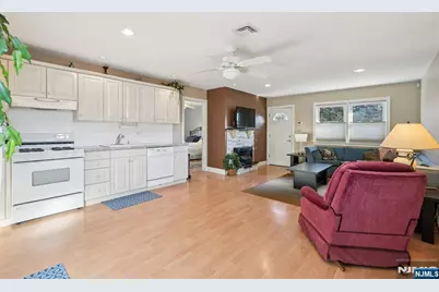 2 Ivy Lane, Wallington, NJ 07057 - Photo 8