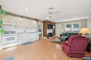 2 Ivy Ln, Wallington, NJ 07057 - Photo 8