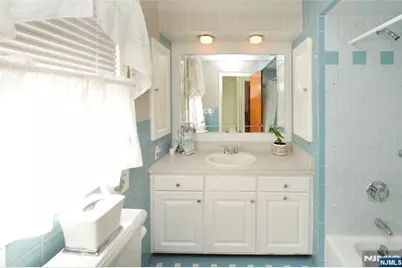 132 Catherine Avenue, Saddle Brook Township, NJ 07663 - Photo 12