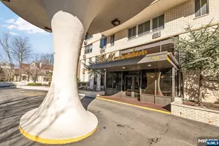 160 Overlook Ave 3A, Hackensack, NJ 07601 - Photo 2