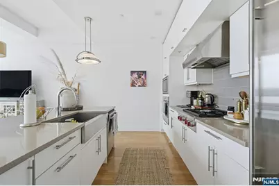 9 Somerset Lane 408 #408, Edgewater, NJ 07020 - Photo 6